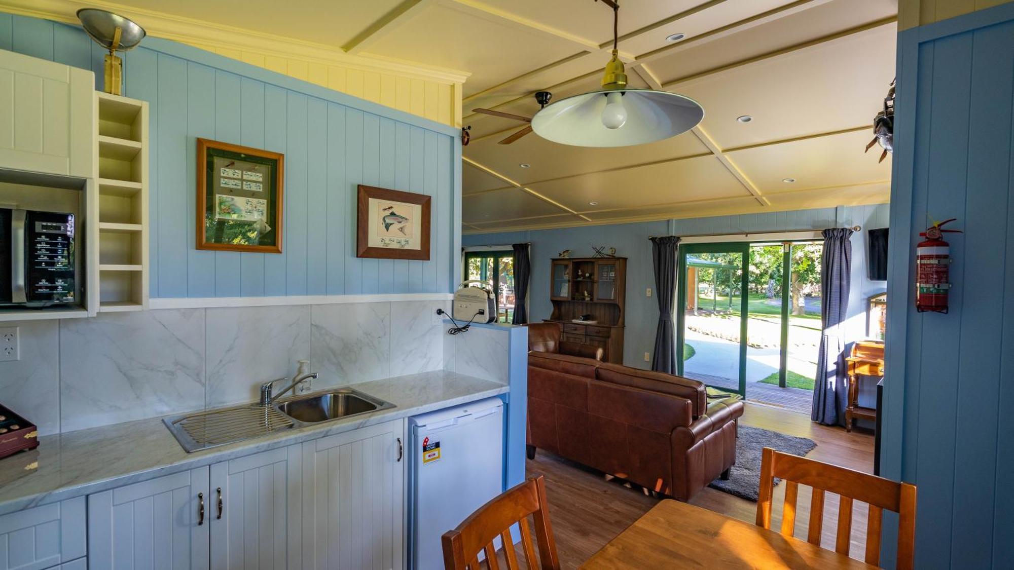 The Jolly Poacher Retreat Blenheim Room photo
