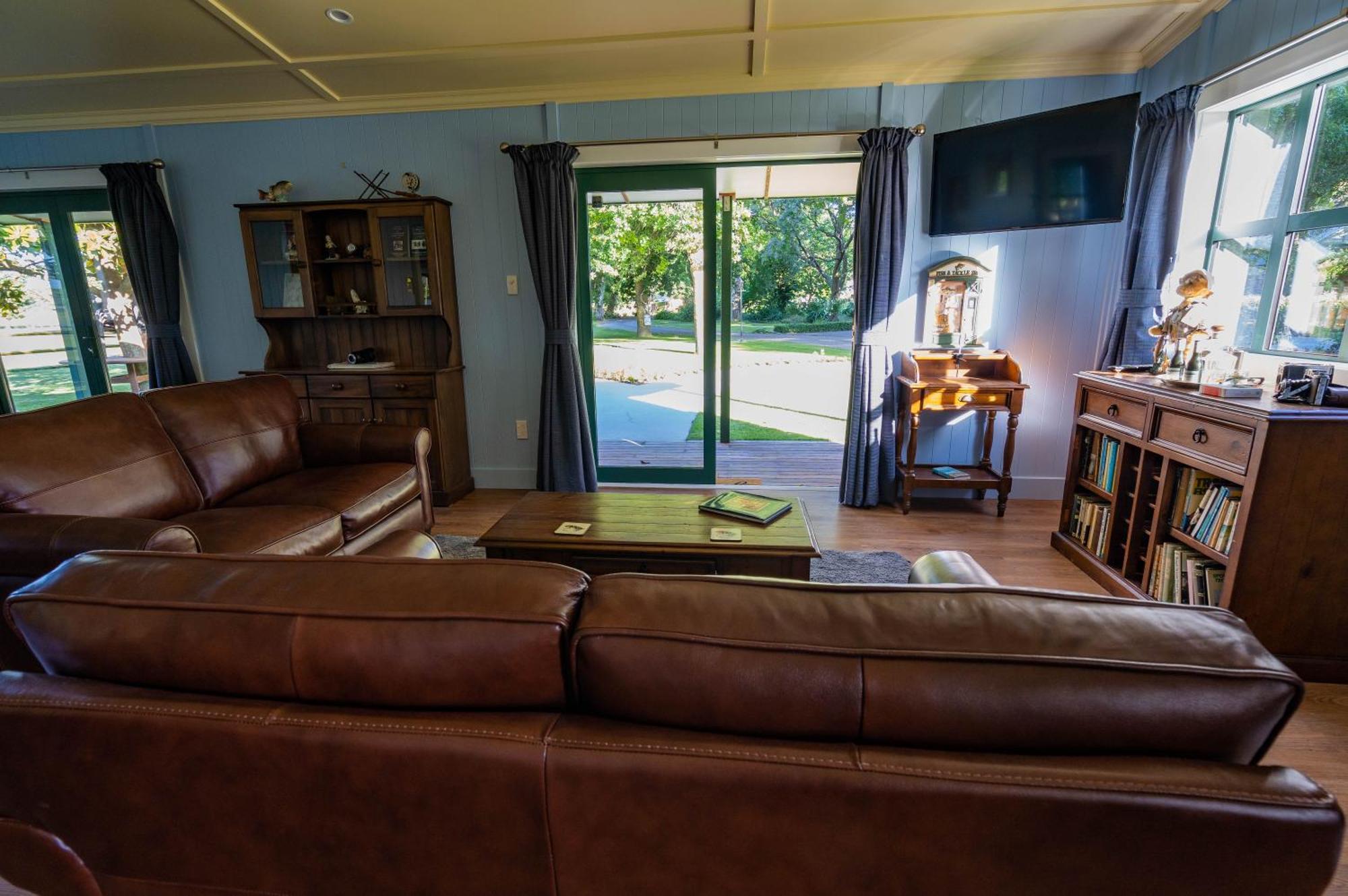 The Jolly Poacher Retreat Blenheim Room photo
