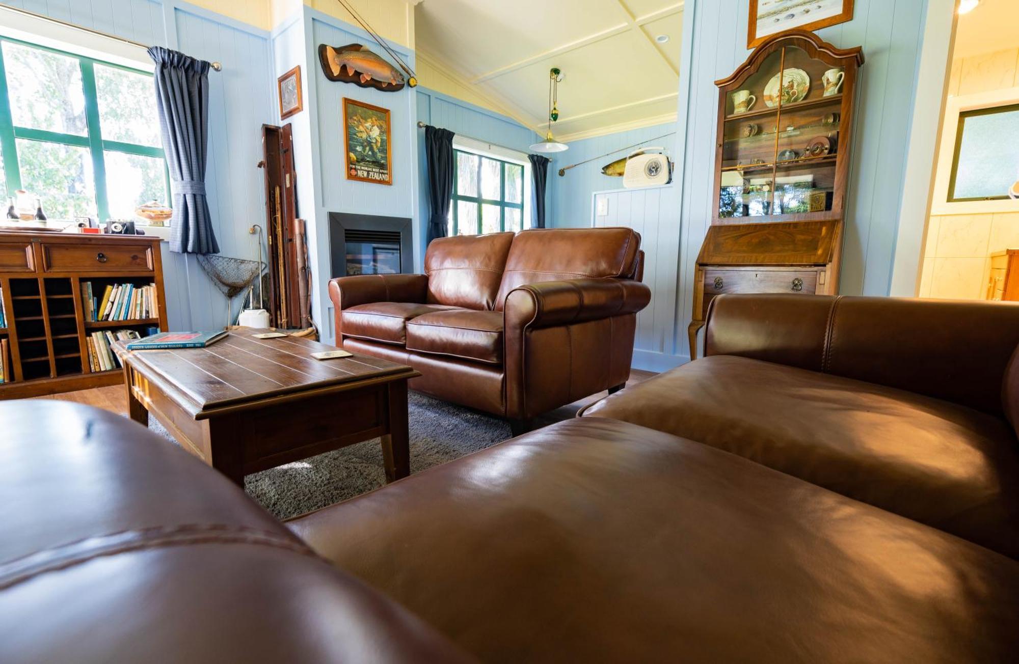The Jolly Poacher Retreat Blenheim Room photo