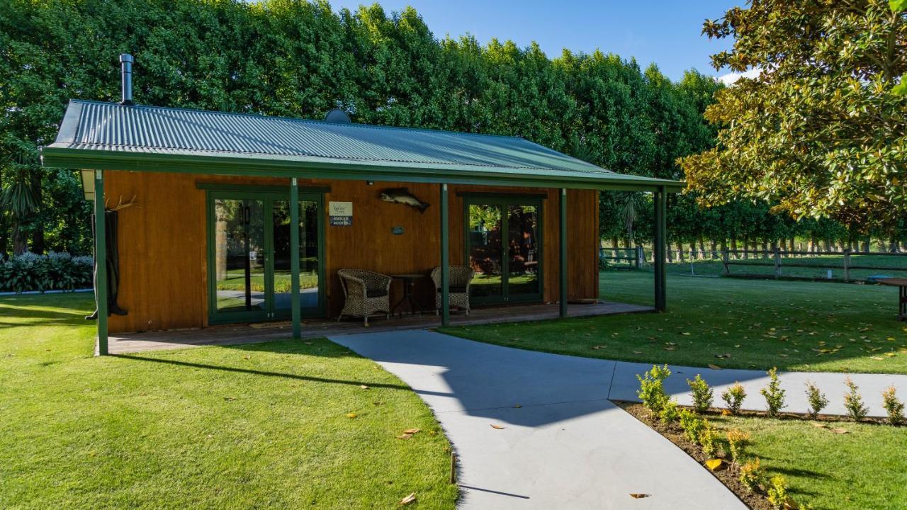The Jolly Poacher Retreat Blenheim Exterior photo