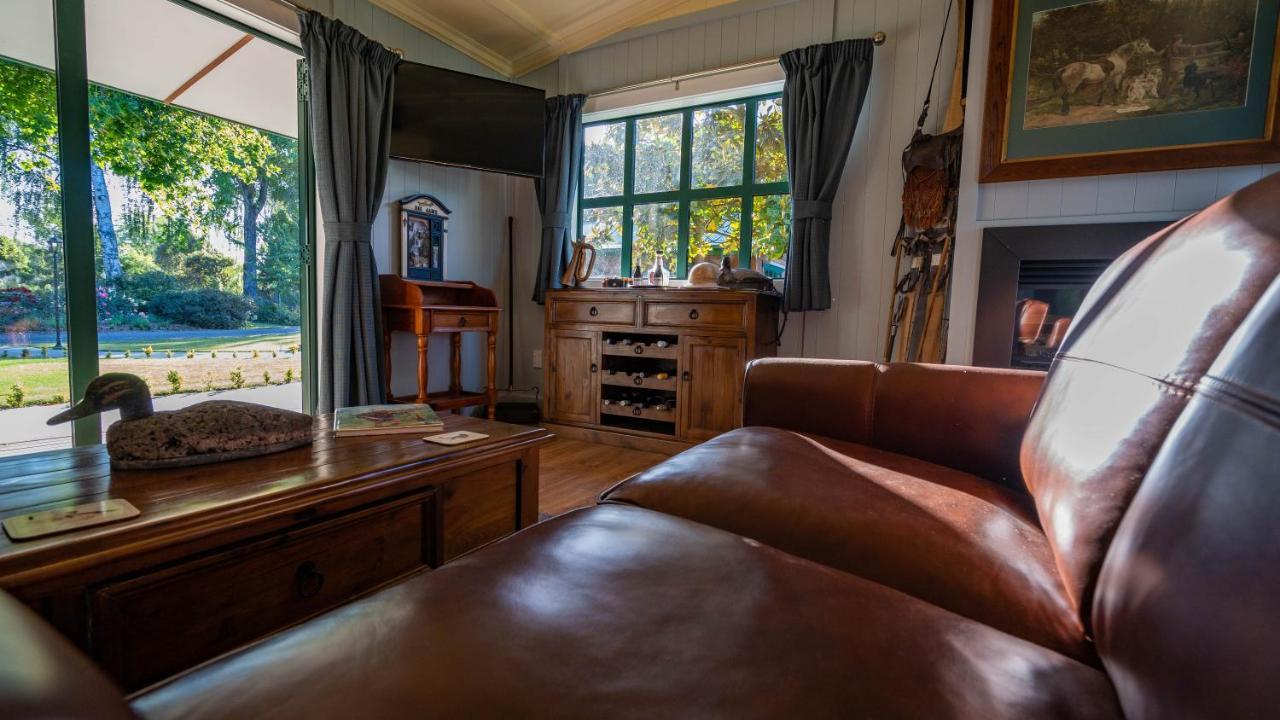 The Jolly Poacher Retreat Blenheim Exterior photo